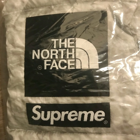 Supreme x The North Face Paper Print Down Scarf